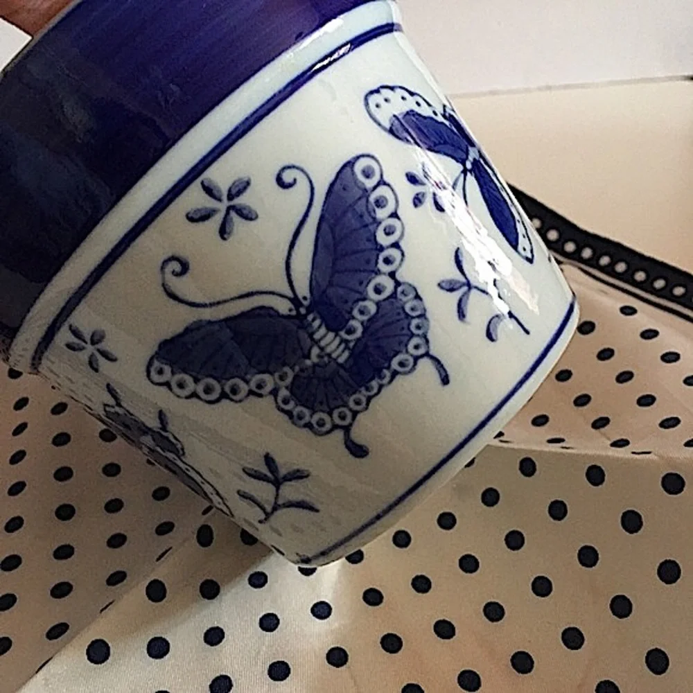 Vintage Retro Mod Farmhouse Asian Blue White Ceramic Butterfly Pot vase